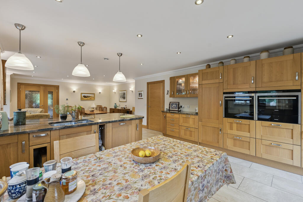 House in Perth, Middleton - More