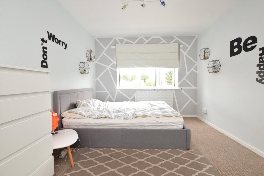 Apartment in Romford - View 5