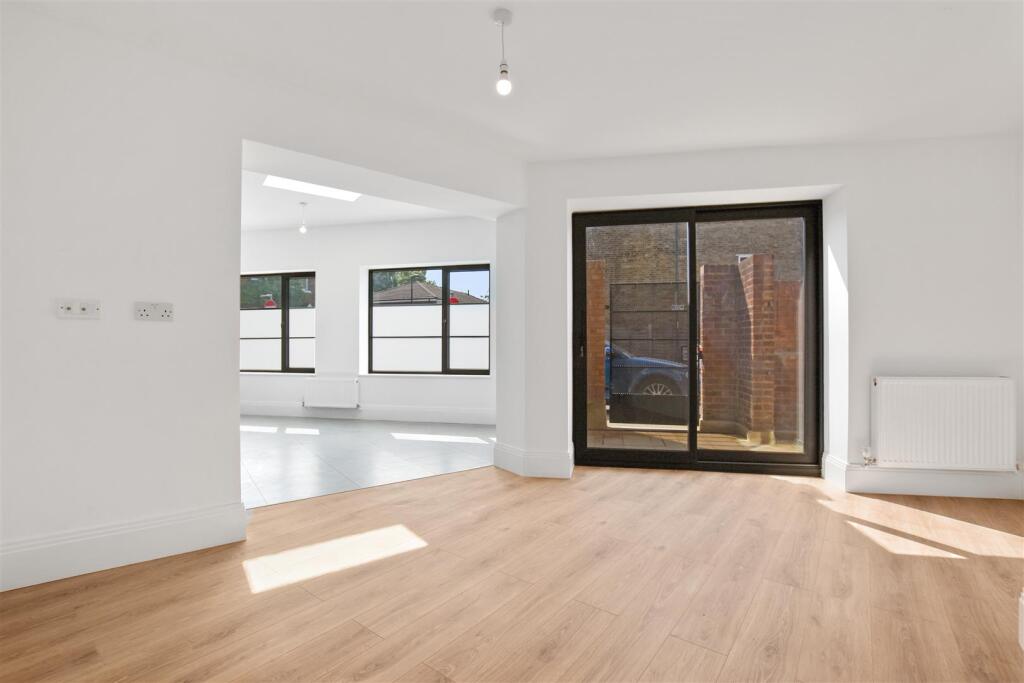 Apartment in Twickenham - View 2