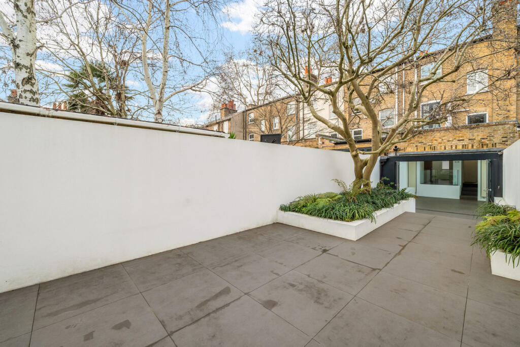 House in Twickenham - View 5