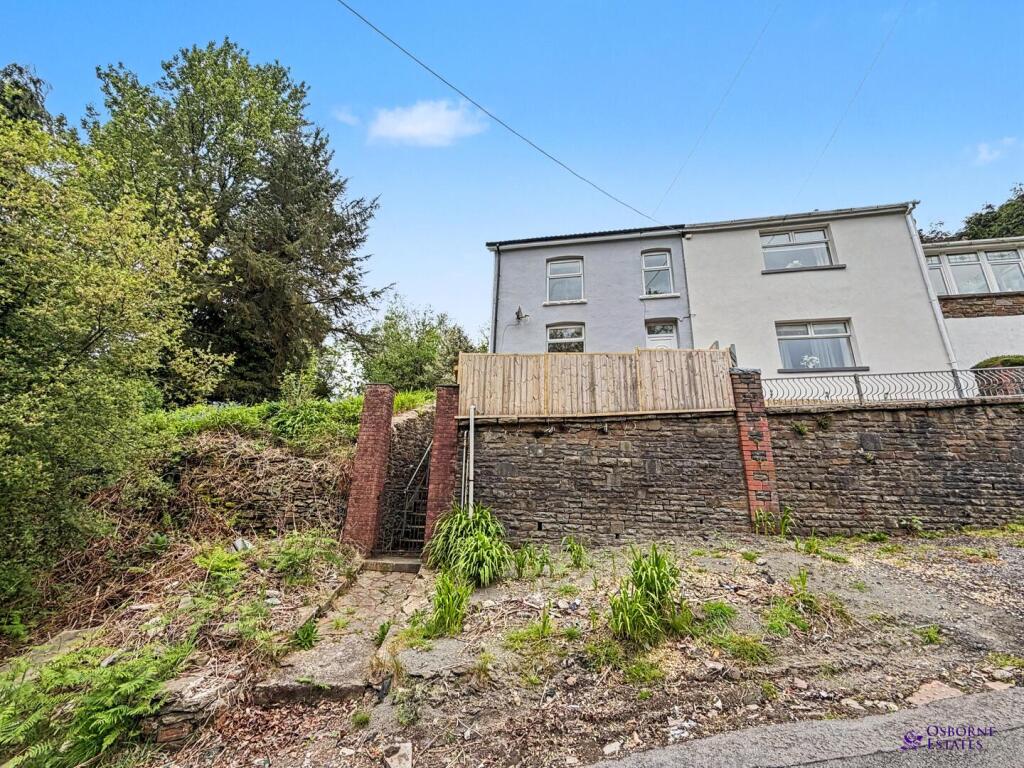 House in Tonypandy, Pen-y-graig - View 2
