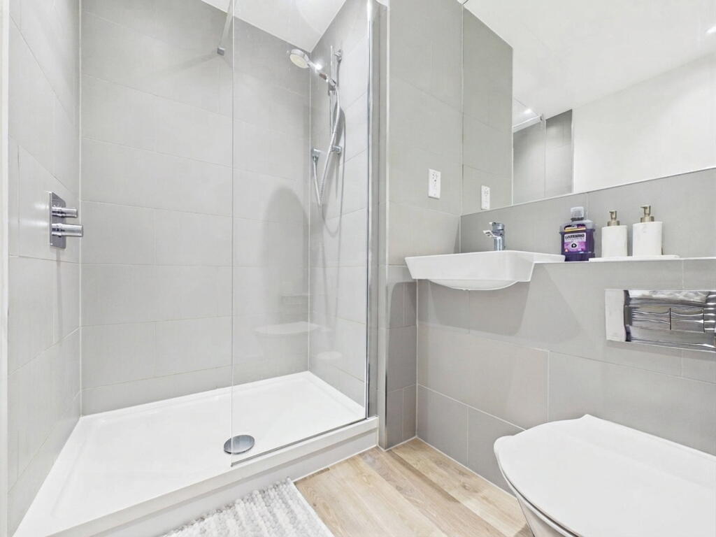 Apartment in Reading - View 5