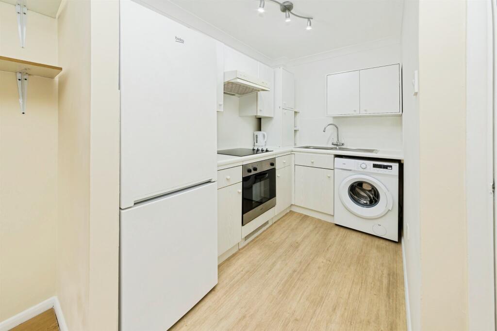 Apartment in Redhill - View 5