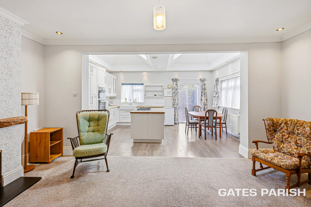 House in London, Upminster Bridge, Upminster - More