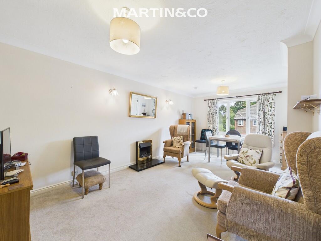 Acorn Drive, Wokingham photo 2
