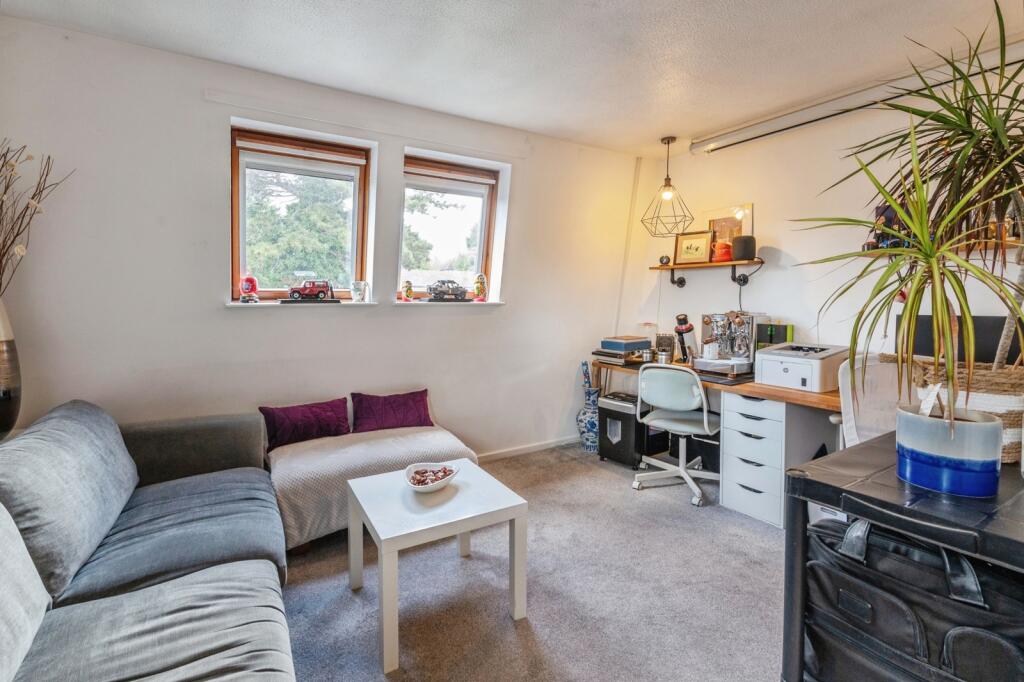 Apartment in Brentwood, Essex - More