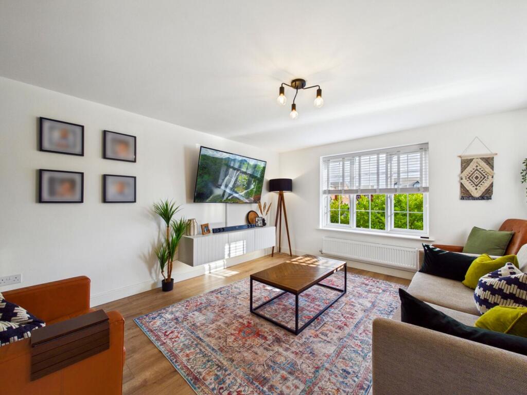 House in Pontefract, Stonecross Rise, Ferrybridge - View 3