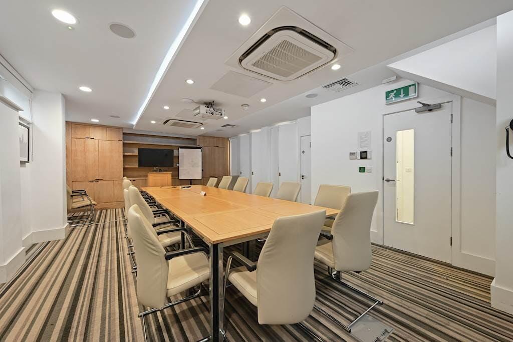 02-395bGCTSP - 77 Great Peter St - Office 3 -Original (6)-small.JPG