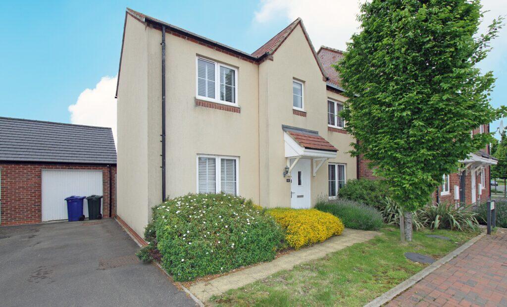 Main image of property: Chaffinch Way, Bodicote, Oxon, OX15 4GP