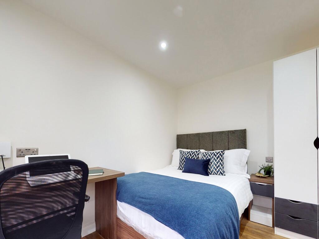 Main image of property: Flat 22, 34 Hyde Terrace #681552