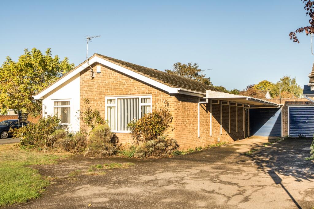 Main image of property: Whittington Place, Carterton, Oxfordshire, OX18