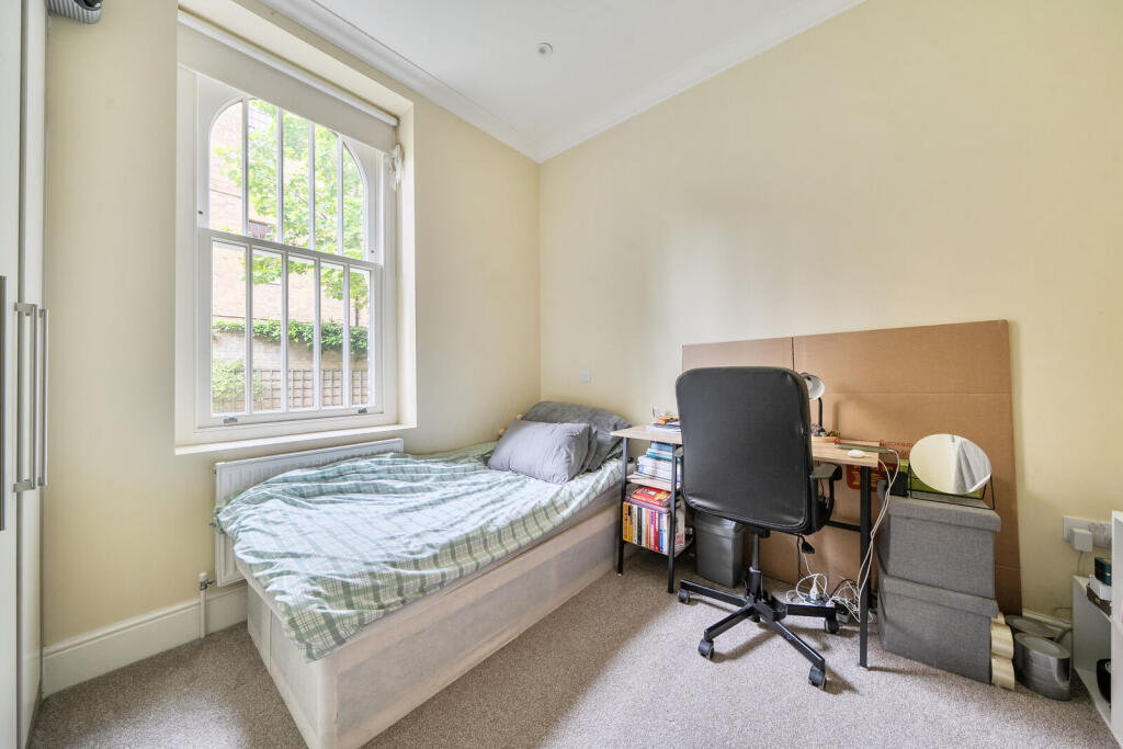 Apartment in Southall - More