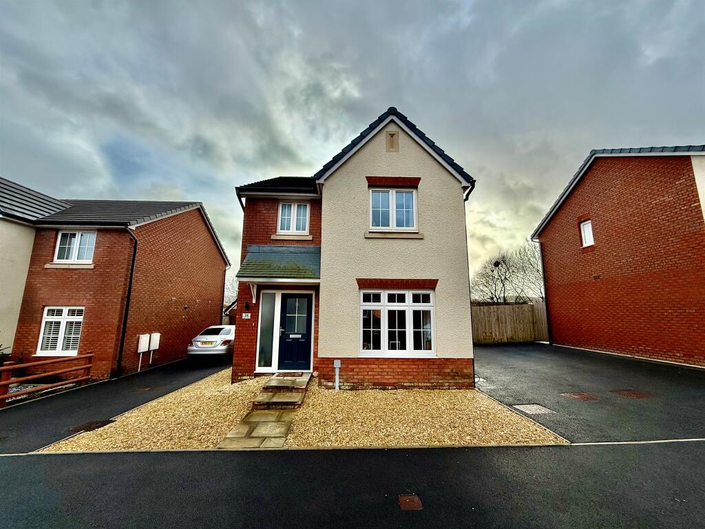 Main image of property: Comin Y Coed, Tonyrefail, Porth