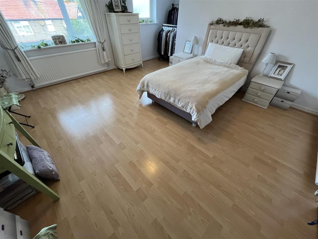 3 Woodland Park, Colwyn Bay photo 4