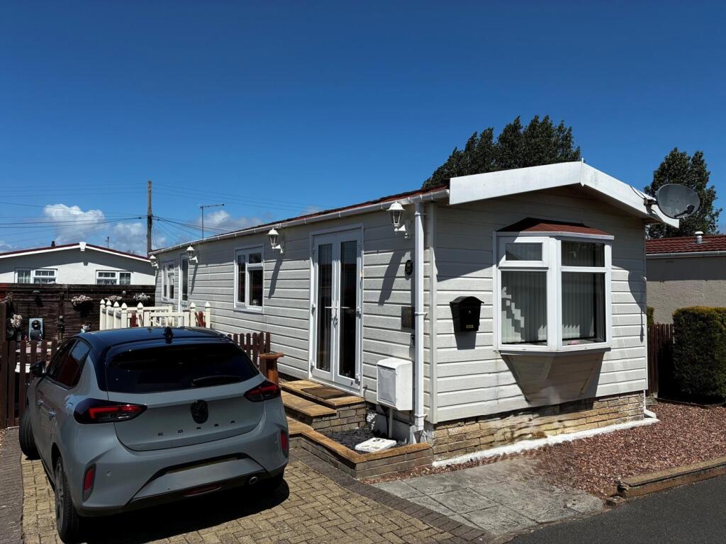 2-bed caravan on Edithmead, Highbridge, £98,000