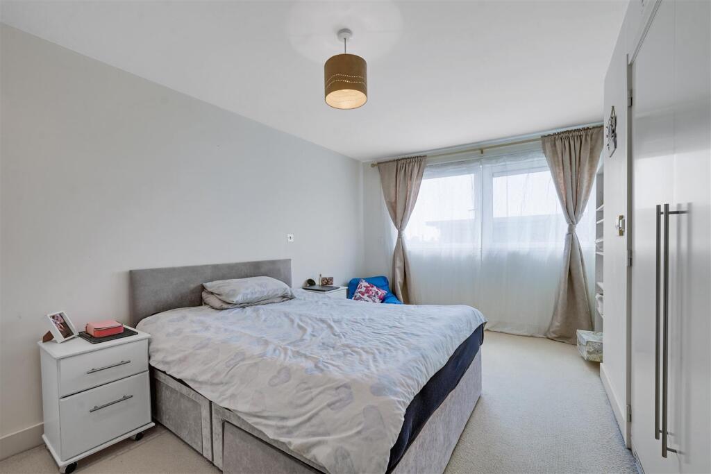 Apartment in London, Gallions Reach - More