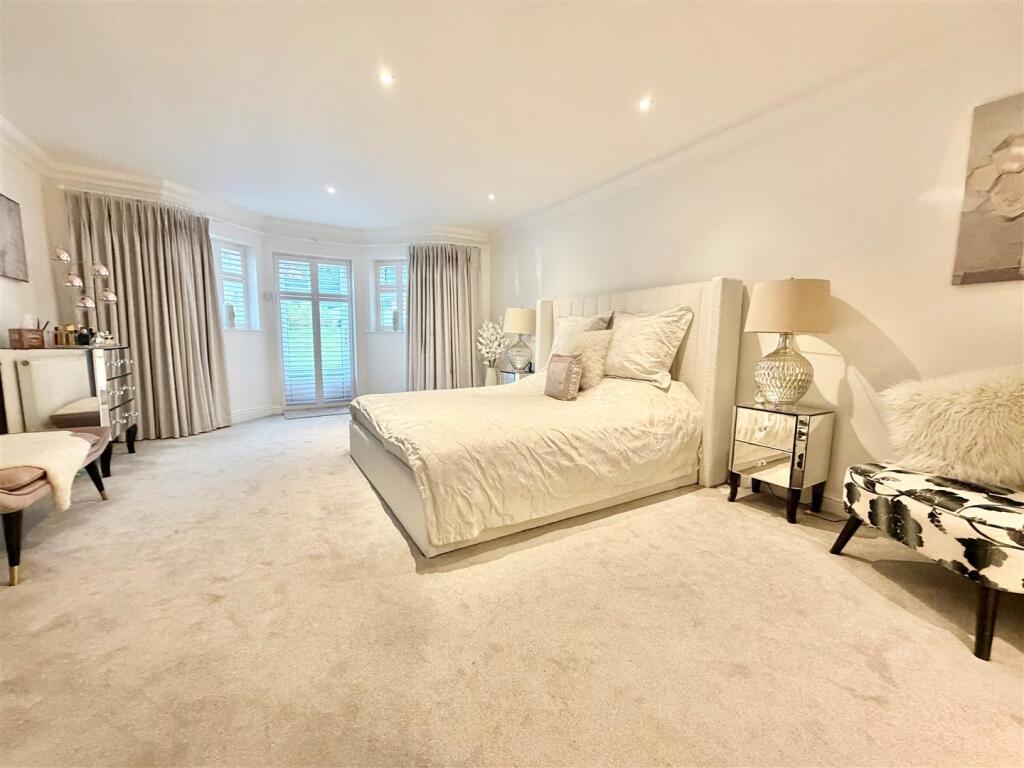 Apartment in Alderley Edge, Cheshire East - View 2