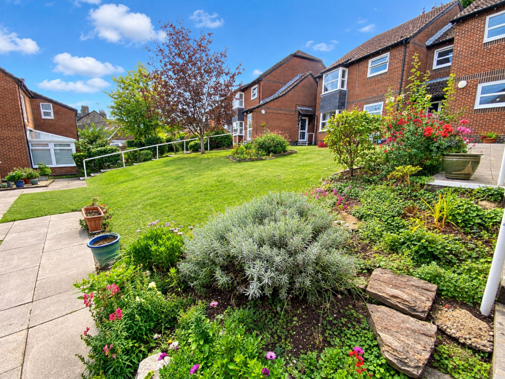 Apartment in Torquay - More