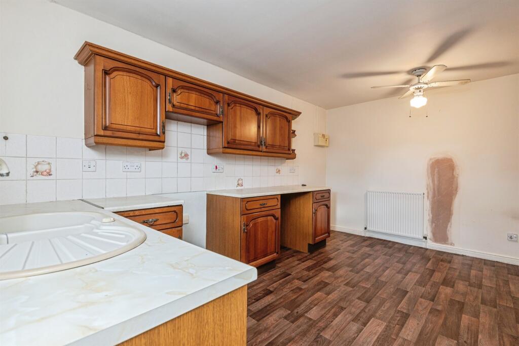 Moor Park Lane, Dewsbury photo 3