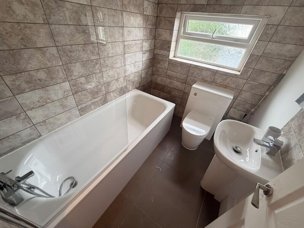 House in Merthyr Tydfil, Town - More