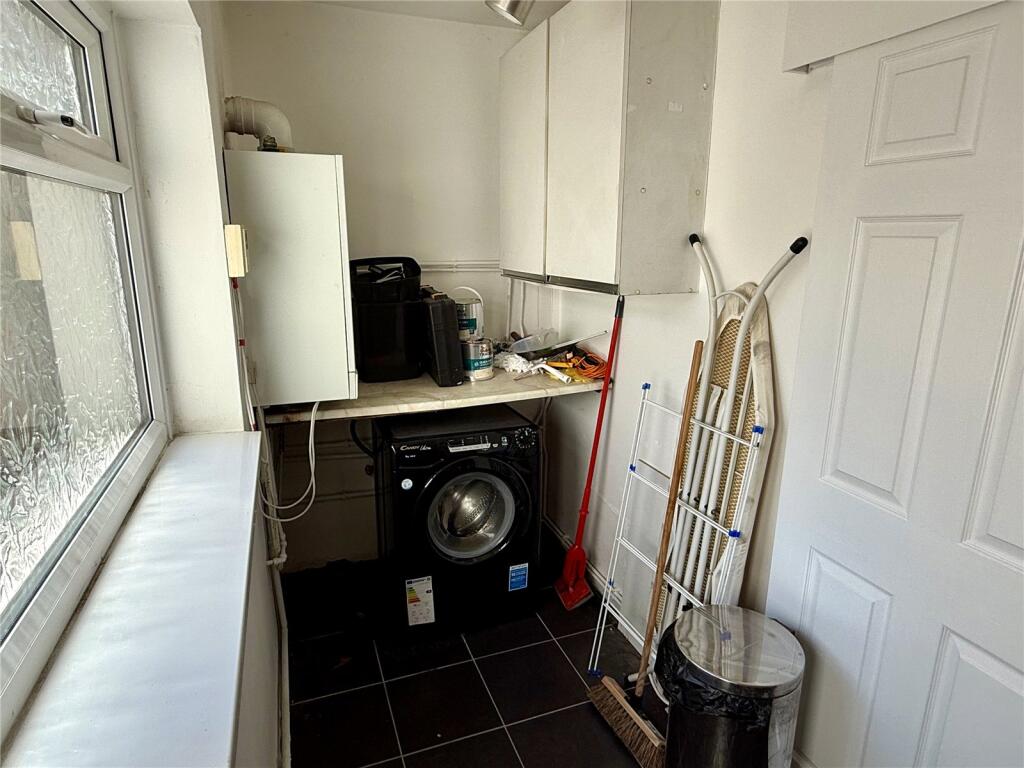 House in Oldham, Shaw Side, Watersheddings - View 5