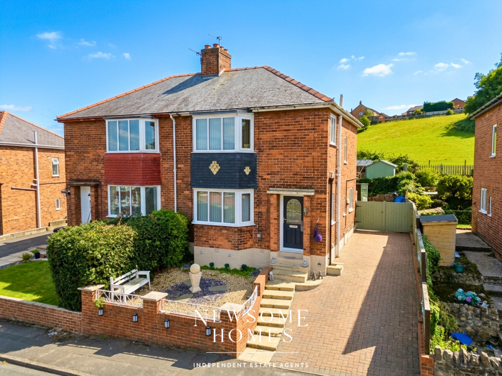 3-bed semi-detached on Woodland Drive, Greenfield, £160,000
