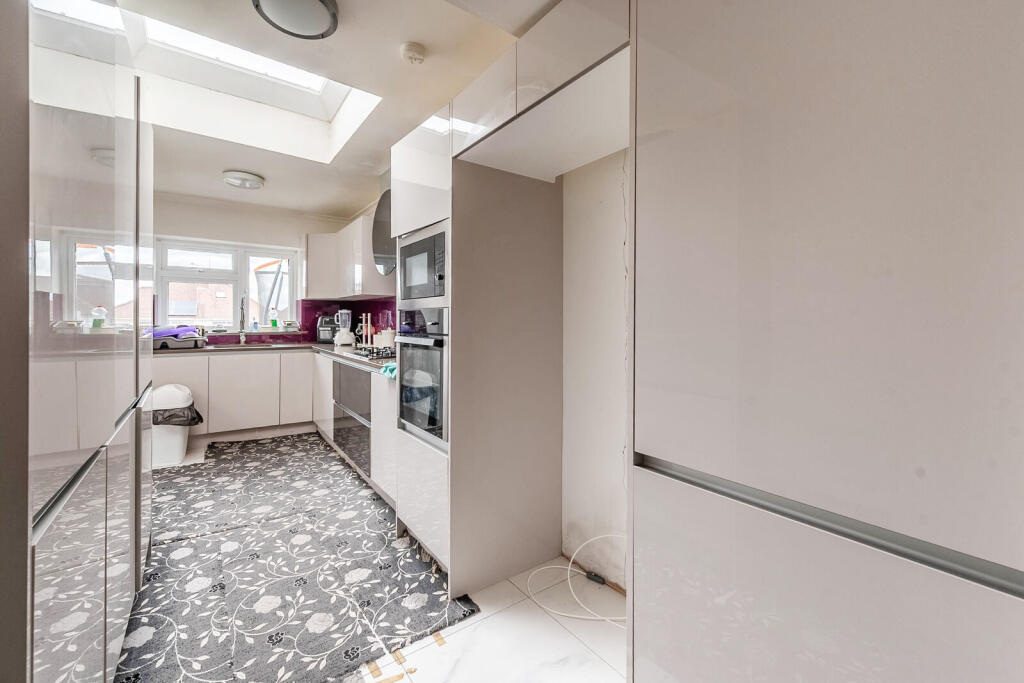 House in London - View 5
