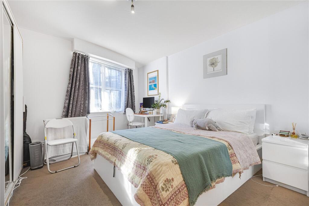 Apartment in London, St Luke's, Clerkenwell - View 3