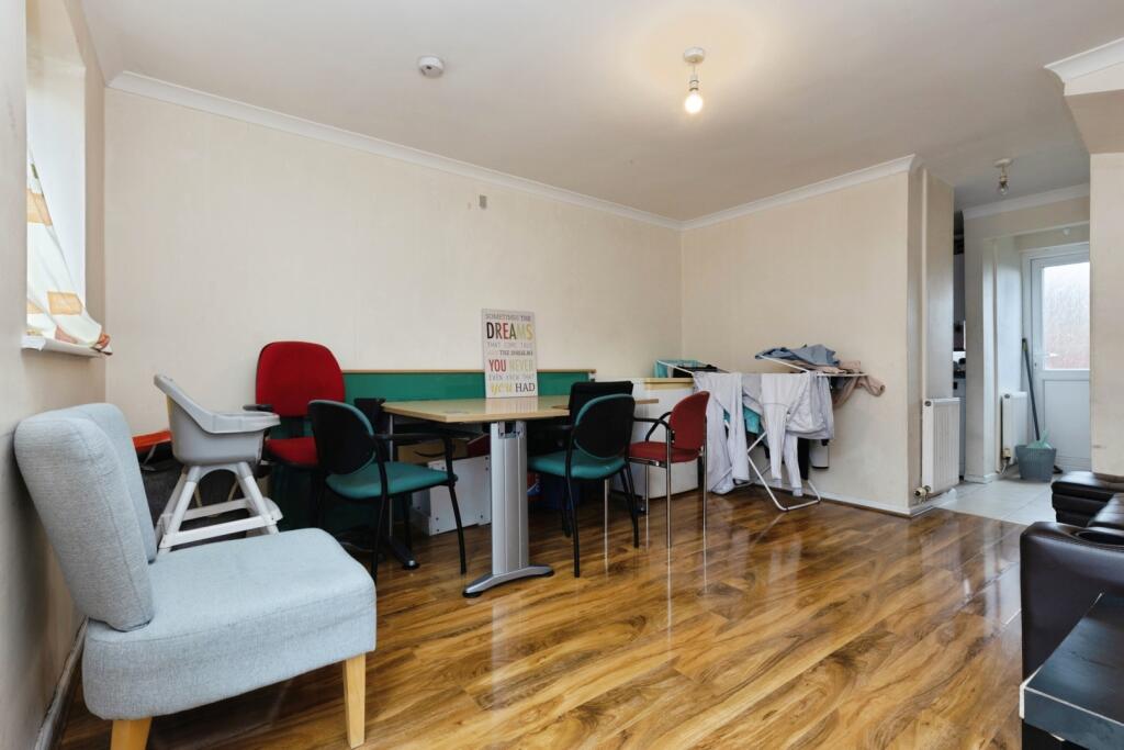 House in Gloucester - View 3