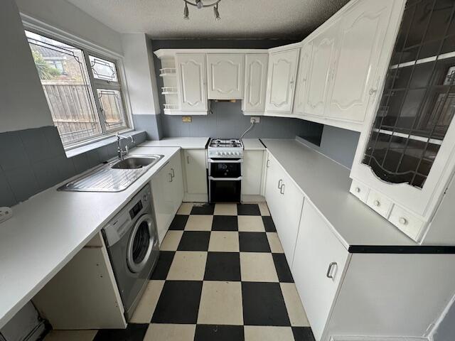 Byron Gardens, Tilbury, Essex, RM18 photo 5