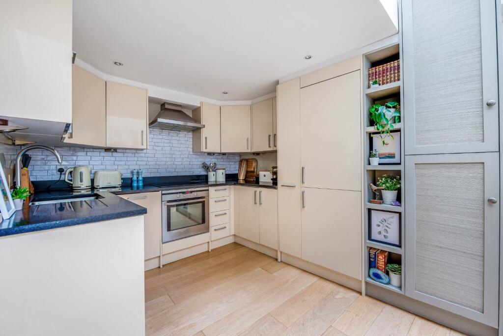 Apartment in London - View 2