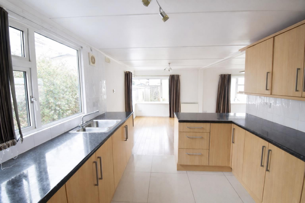 House in Portishead, Redcliffe Bay - More