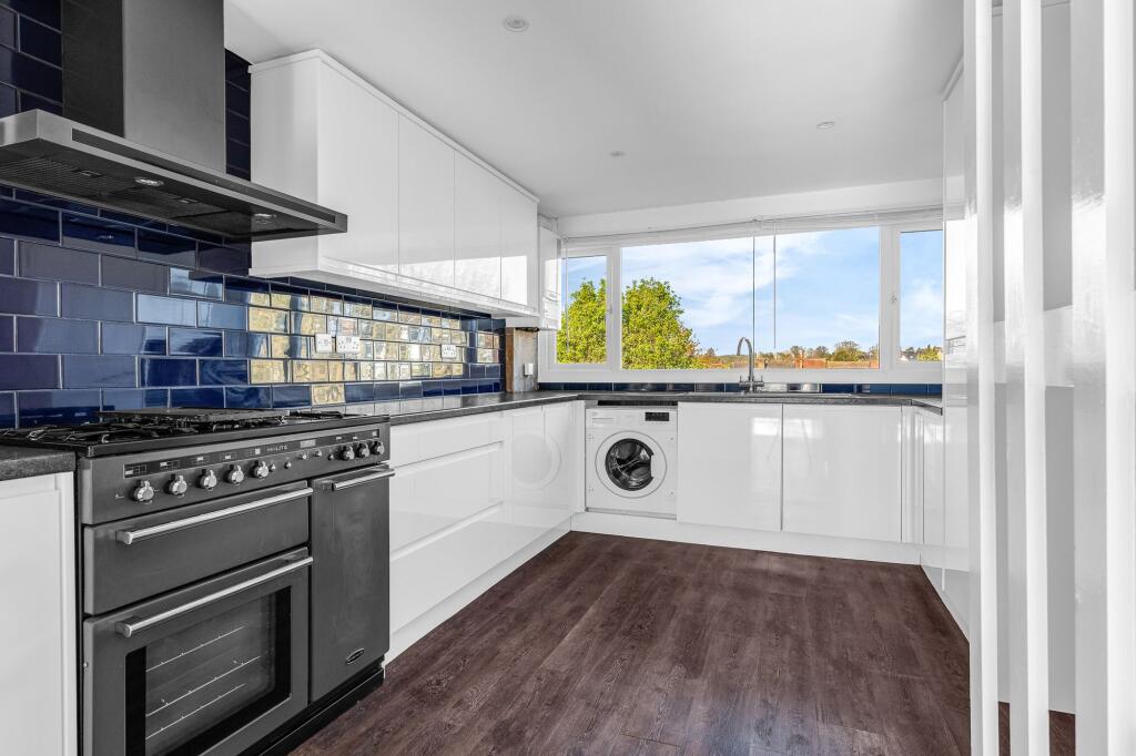 Apartment in Ware, Kings Hill - View 2
