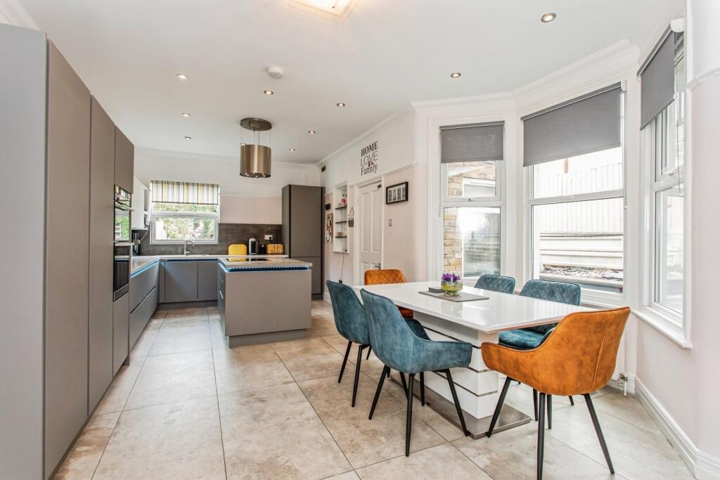 House in Southend-on-Sea - View 4