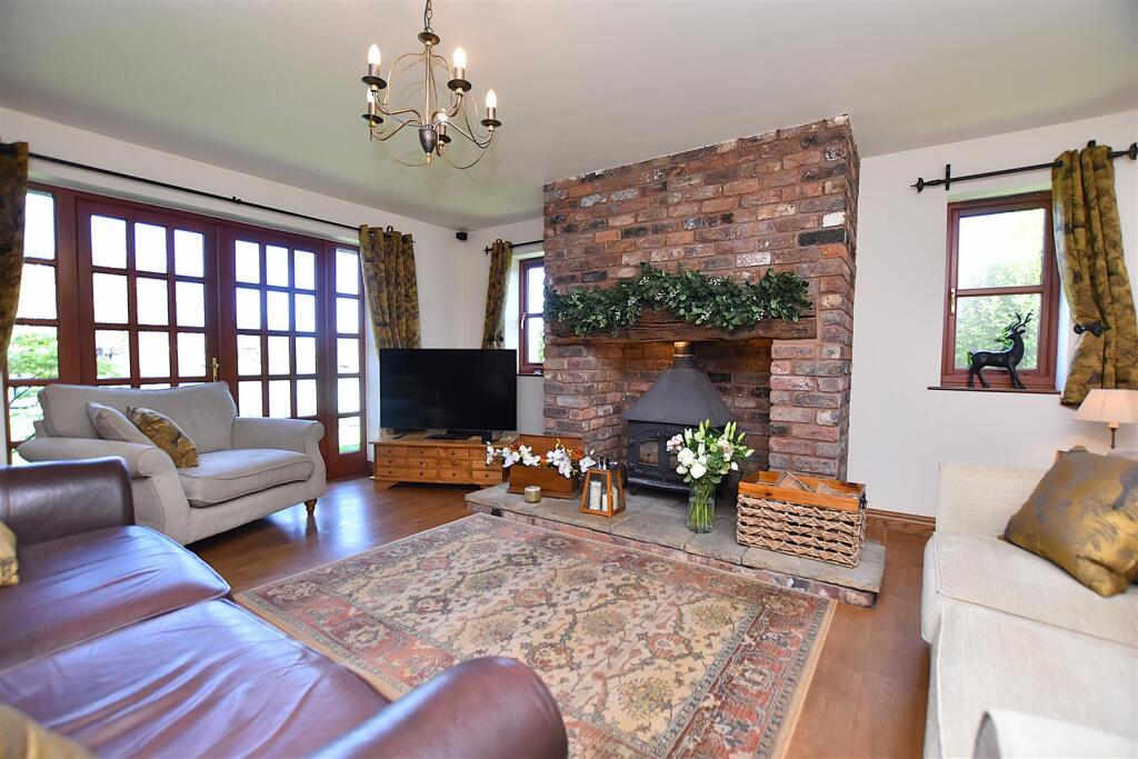 Bernfels Court, Ponciau, Wrexham photo 4