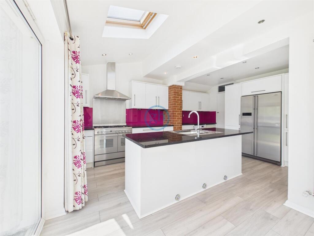 Jubilee Drive, Ruislip photo 3