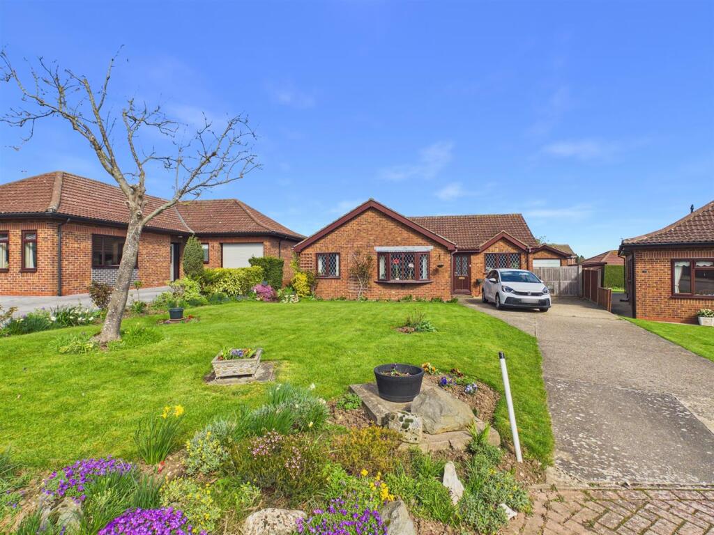 3-bed detached on Maple Close, Louth, £350,000