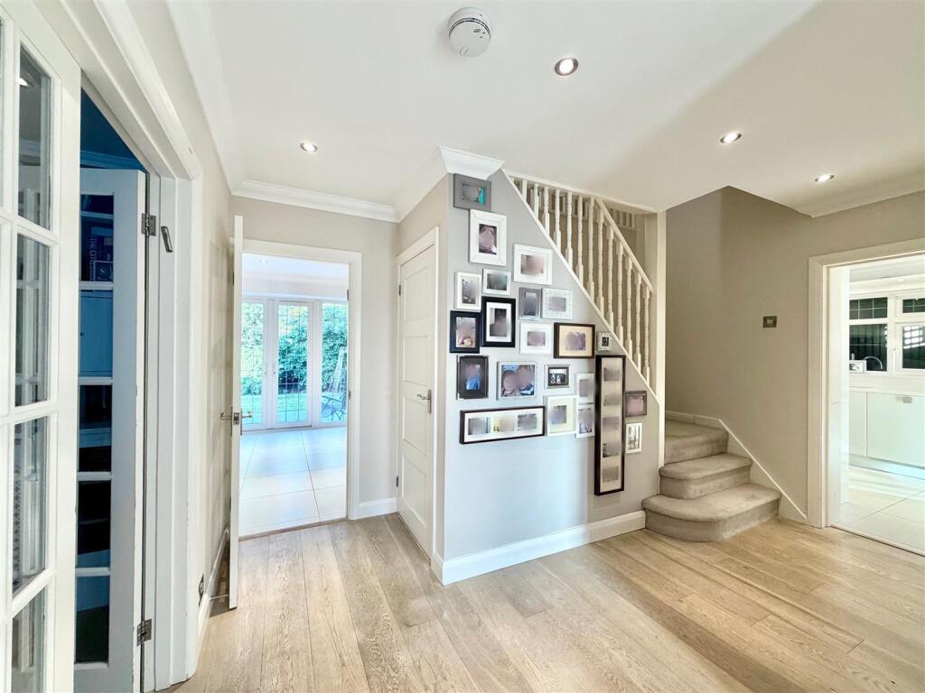 Florida Close, Bushey Heath, Bushey photo 4
