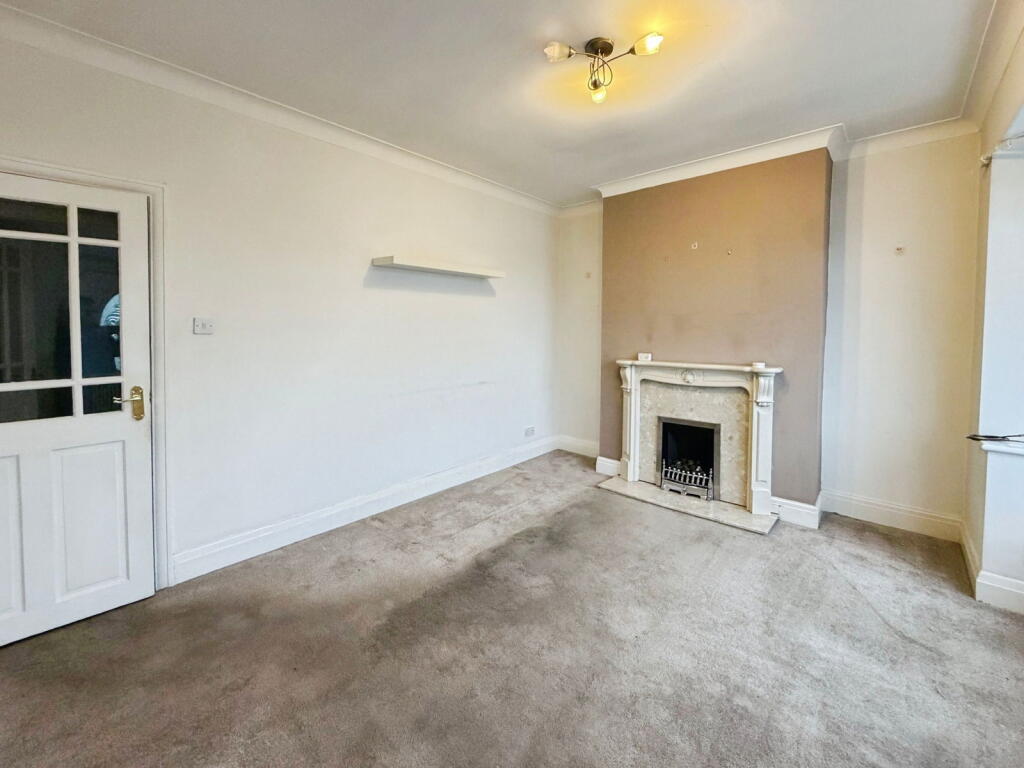 Grange Crescent, Riddlesden, Keighley, BD20 5AJ photo 2
