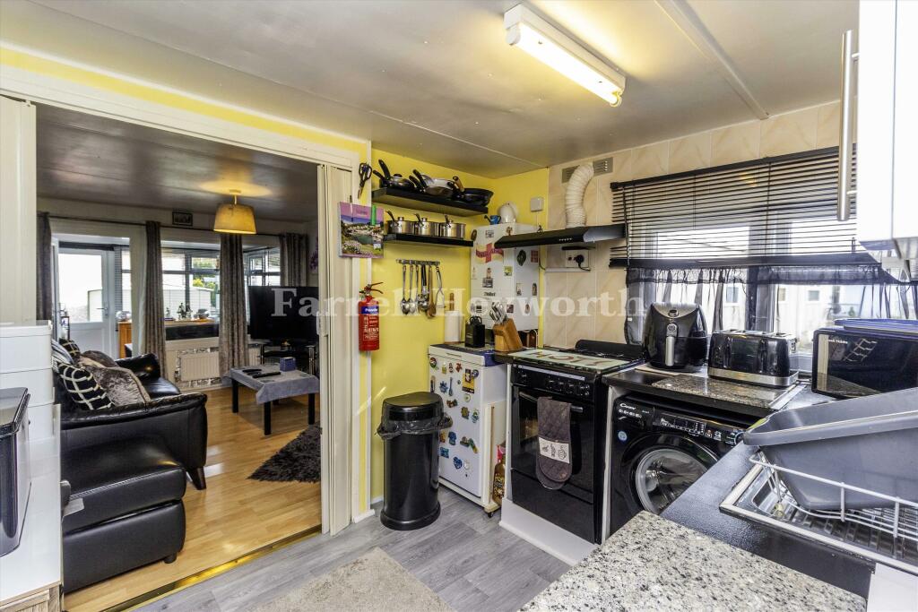 Westcliffe Drive, Westgate, Morecambe photo 4