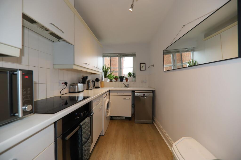 Apartment in Watford - View 3