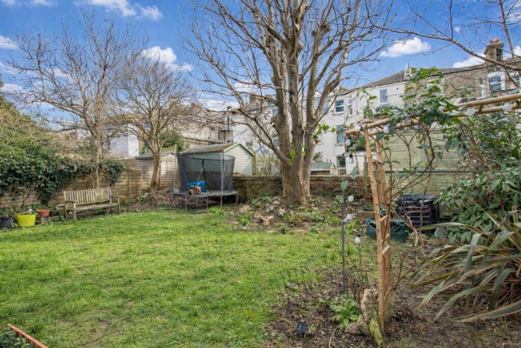 Apartment in Bexhill-on-Sea, Central - View 4