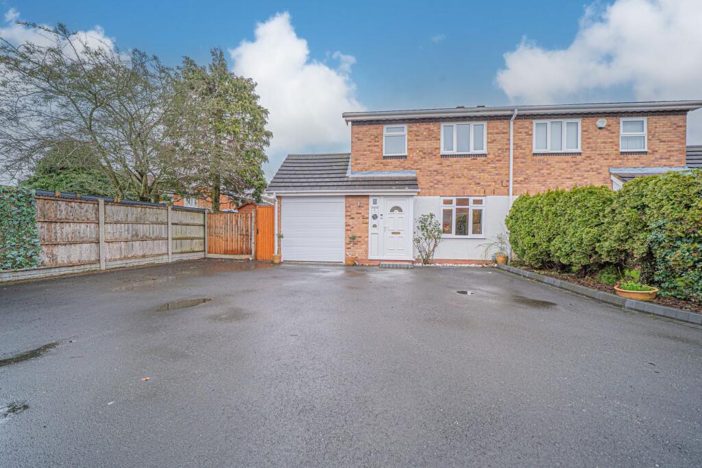 Main image of property: Deanbrook Close, Shirley, B90