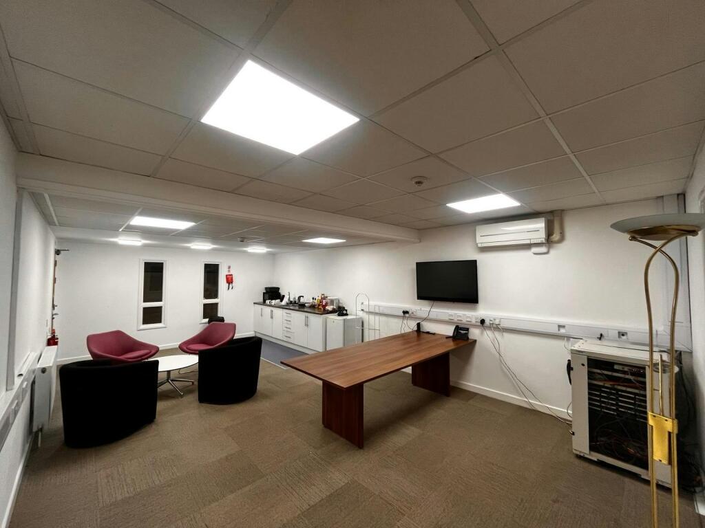 Kitchen 2.jpg