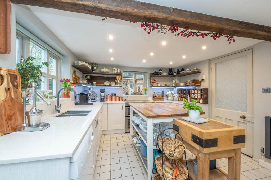 House in Stratford-on-Avon, Great Alne - More