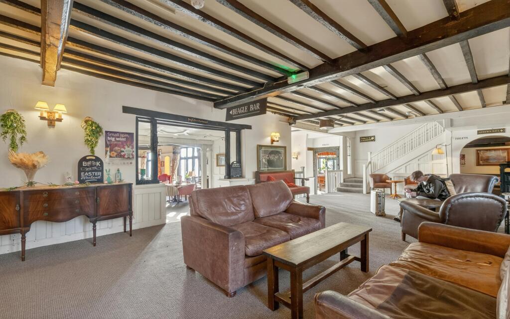 8685235-interior01.jpg