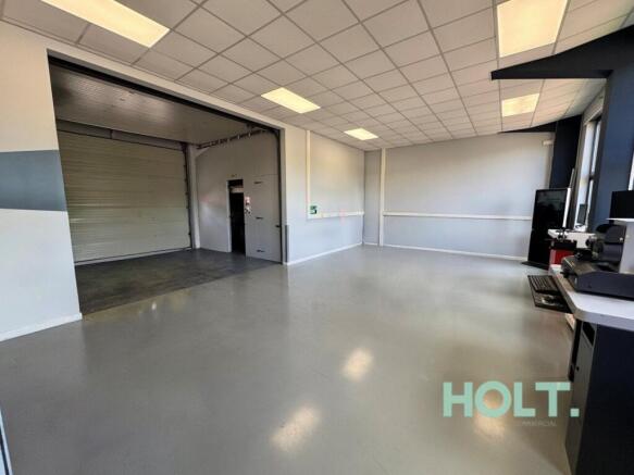 2EBV - Showroom 2.jpg