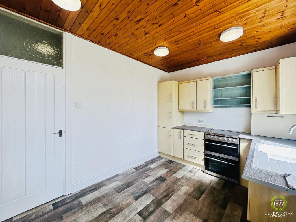 House in Burnley, Cliviger - More
