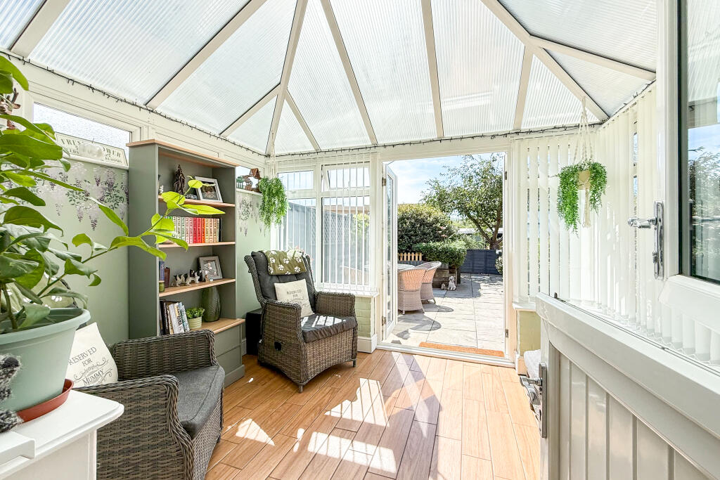 House in Wealden, Polegate - More