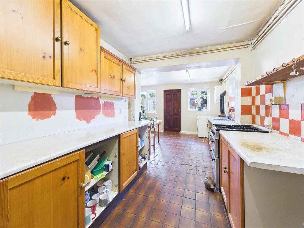 Pass Avenue, Whittington, Lichfield photo 4